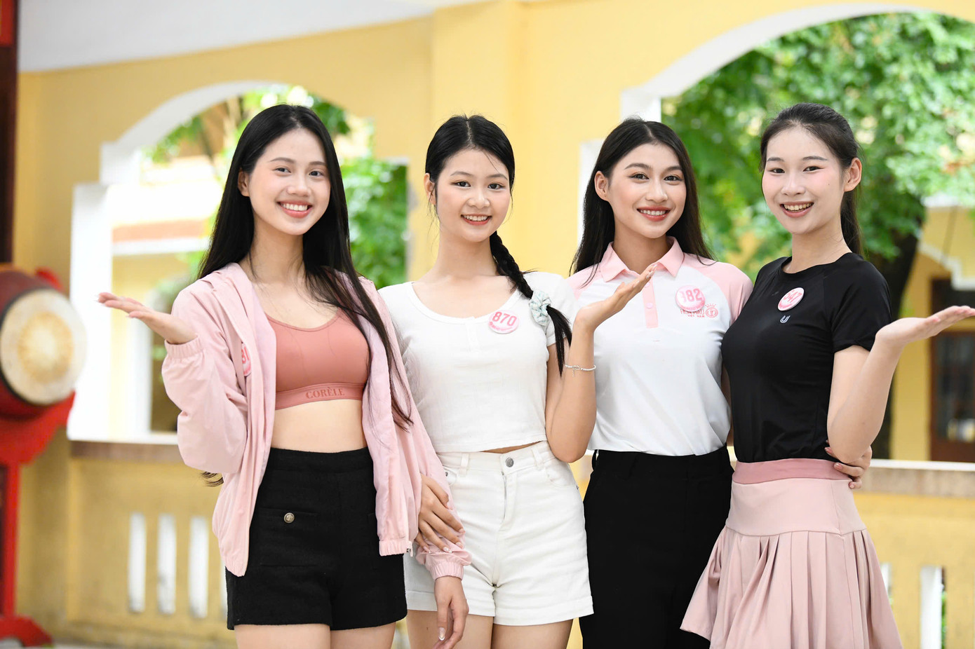 Trong khi đó, nhà báo Lê Xuân Sơn – cố vấn cuộc thi khẳng định: “Top 10 gần như đã dần hiện rõ. Tập thể thí sinh năm nay có tri thức, có cá tính và làm chủ được tình huống rất tốt – điều rất cần ở một ‘Hoa hậu Việt Nam’ trong thời đại mới”.