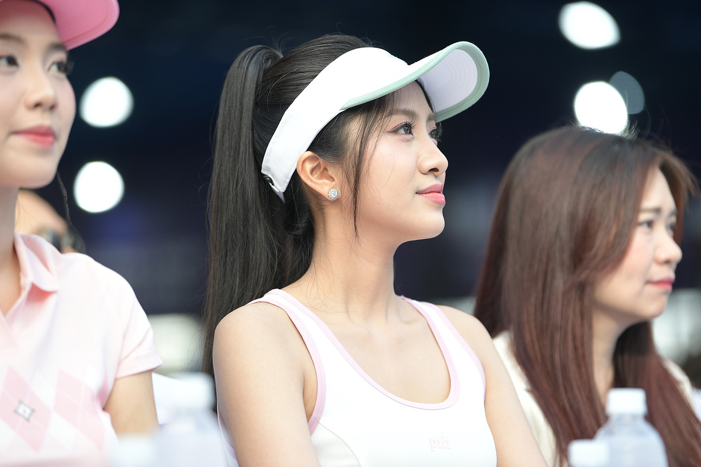 Cũng tại chương trình, các người đẹp đã cùng giao lưu, chụp hình lưu niệm và truyền cảm hứng cho cộng đồng yêu thích thể thao. Sự kiện thu hút sự quan tâm lớn từ công chúng, không chỉ bởi quy mô giải mà còn bởi sự hiện diện của những nhân vật có ảnh hưởng trong giới trẻ.