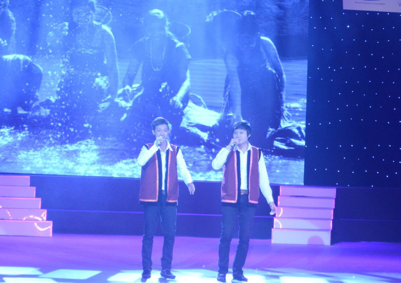 Ca khúc "Về Nghe Gió Kể" Đại học Ngoại Ngữ - Đại học Huế. Ca khúc