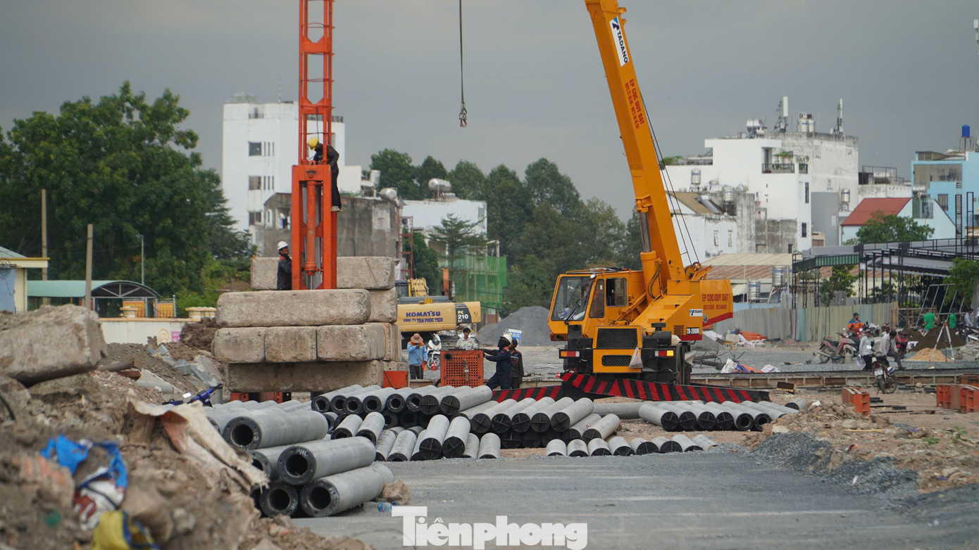 “Dự kiến sẽ thông xe đưa vào khai thác toàn tuyến đường nối Trần Quốc Hoàn - Cộng Hòa vào tháng 4. Đảm bảo đồng bộ với việc nhà ga T3 - Cảng HKQT Tân Sơn Nhất đưa vào khai thác vận hành dịp 30/4 năm nay”- đại diện Ban Giao thông TPHCM thông tin.