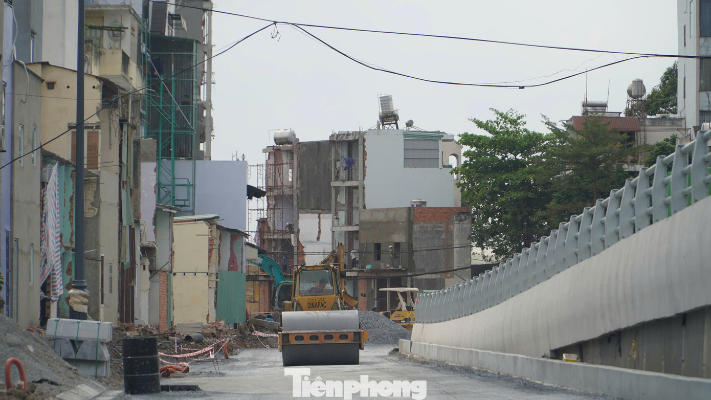 Tổng tiến độ toàn dự án đường nối Trần Quốc Hoàn - Cộng Hòa hiện đạt khoảng 95%. Hiện nay, các đơn vị đang khẩn trương hoàn thành gói thầu số 13 (bao gồm xây dựng đường, tường chắn, vỉa hè, thoát nước, tổ chức giao thông đoạn cuối tuyến và mở rộng đường Trường Chinh).