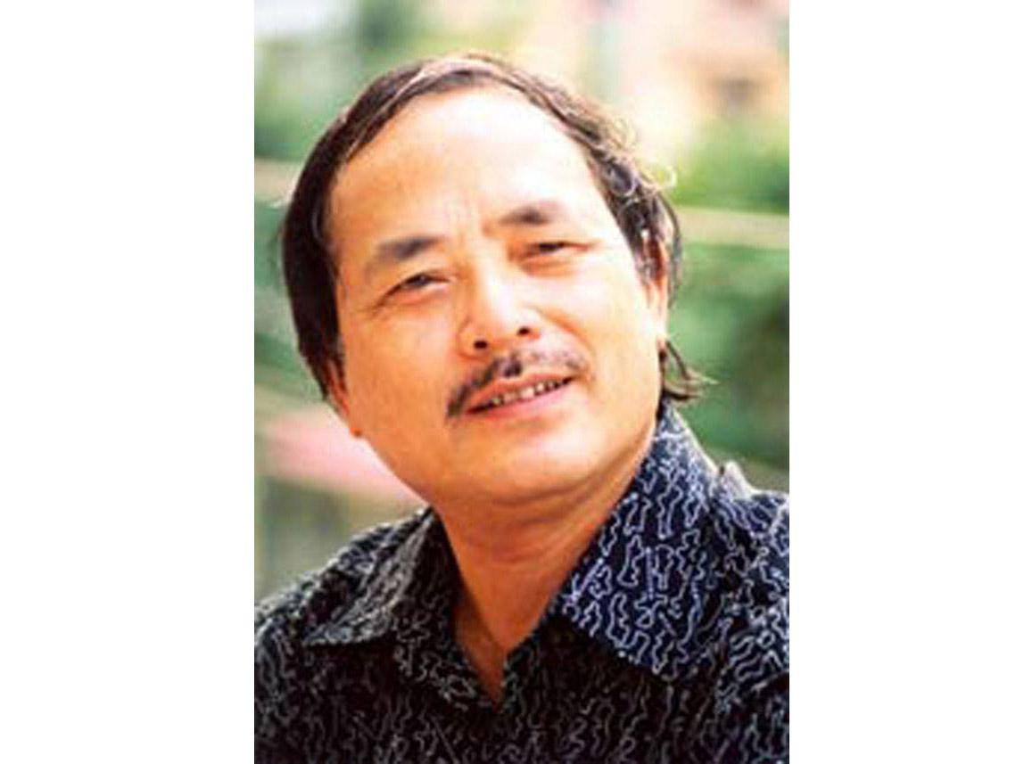 Nhà thơ Y Phương: Đó là một dạng văn xuôi xuống dòng, không có hình tượng thơ, cảm xúc thơ, không có thẩm mỹ thơ