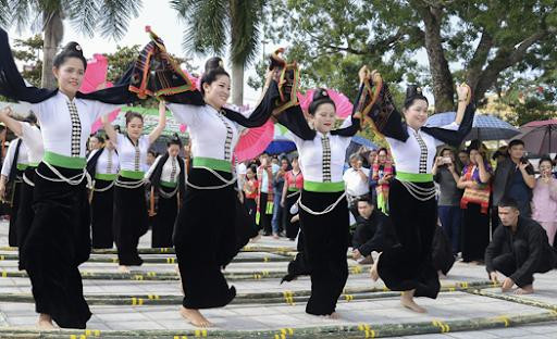 Xòe trong đời sống hiện đại