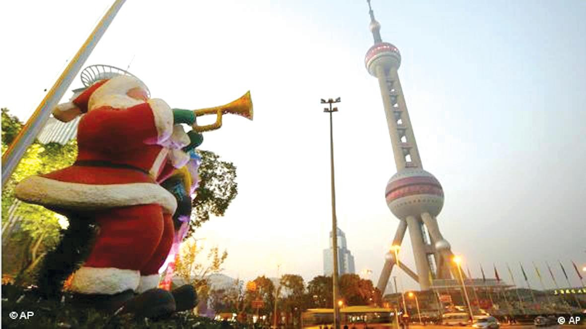 Trang trí nhân lễ Giáng sinh ở gần Tháp truyền hình Thượng Hải