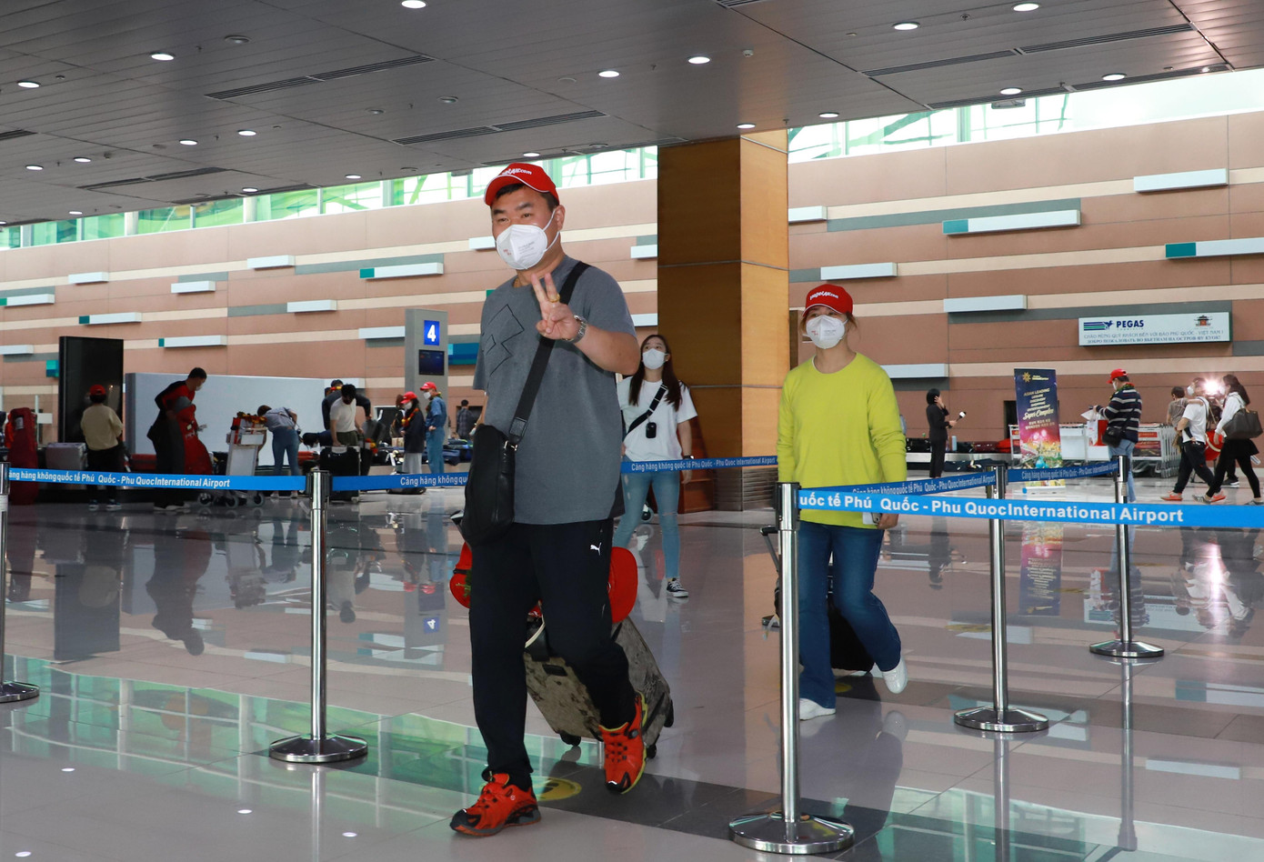 Du khách nước ngoài đến sân bay Phú Quốc. Ảnh: Viết Chung Du khách nước ngoài đến sân bay Phú Quốc. Ảnh: Viết Chung