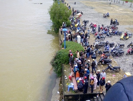 Cãi vã bạn gái, nam thanh niên lên cầu sông Hàn tự tử ảnh 1