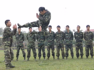 Chiến sĩ Đại đội trinh sát 20 luyện võ nghệ Ảnh: N.T. Chiến sĩ Đại đội trinh sát 20 luyện võ nghệ Ảnh: N.T