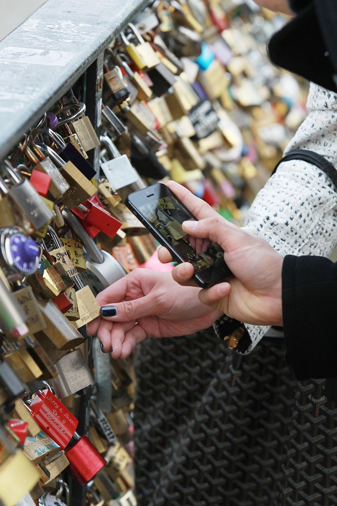 Một du khách đang chụp lại hình ảnh ở đây 