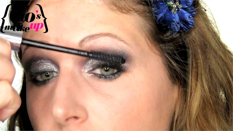 Kết quả cuối cùng Sau khi sử lí lớp phấn nền và phủ nhẹ nhàng, bạn chú ý tâm điểm vào đôi mắt Kết thúc cho đôi mắt là một chút má hồng cam nhẹ Và một chút son môi màu nude, hoặc hồng nhạt tự nhiên