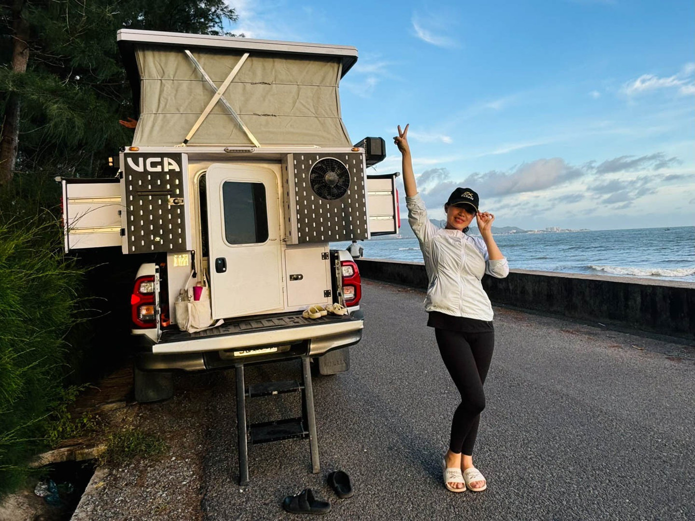 Mỗi điểm đẹp, gia đình dừng lại 1-2 đêm để các con thỏa thích nghịch cát, ngắm biển, thưởng thức đặc sản địa phương Mỗi điểm đẹp, gia đình dừng lại 1-2 đêm để các con thỏa thích nghịch cát, ngắm biển, thưởng thức đặc sản địa phương