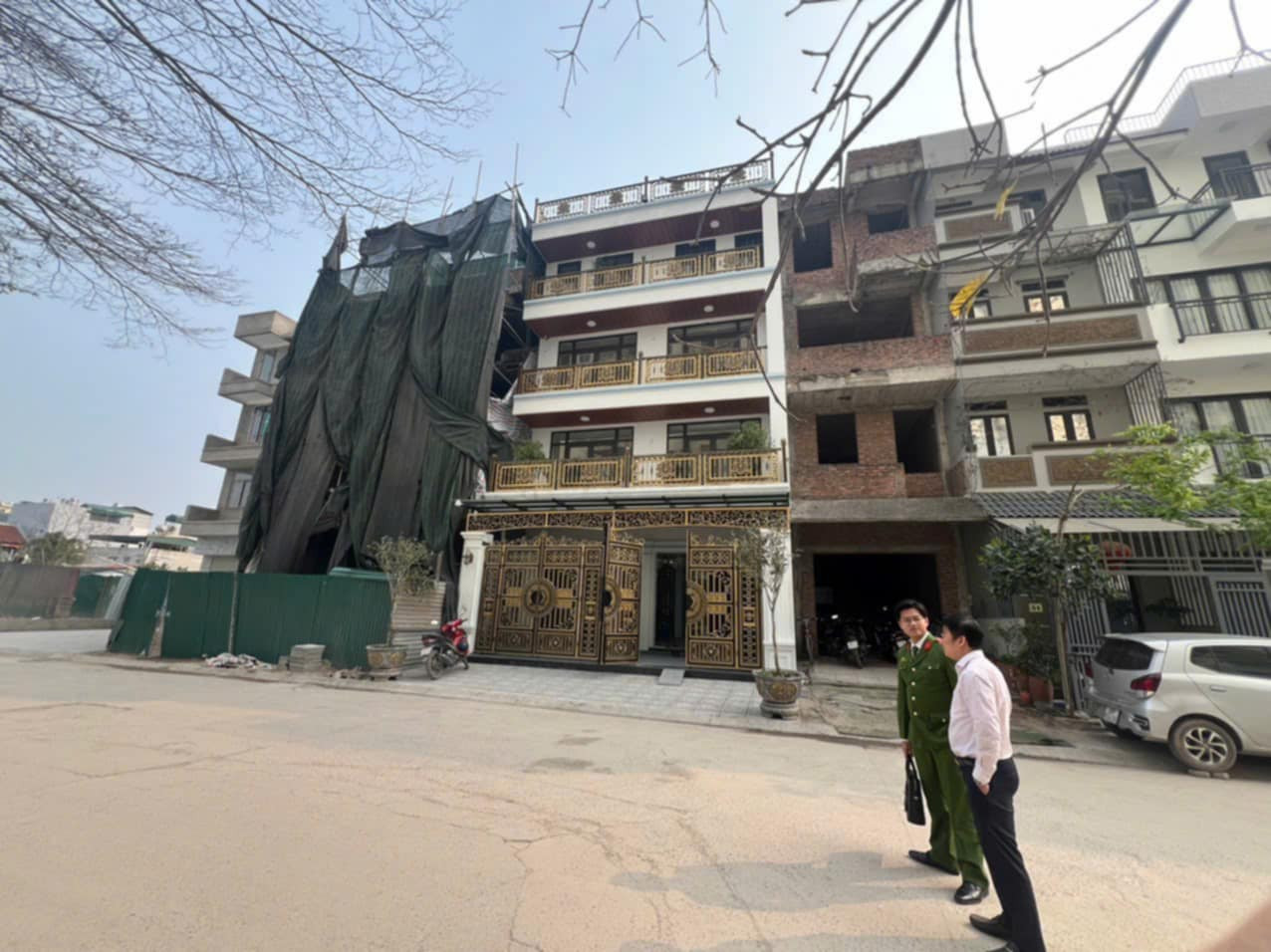 Công trình vi phạm liên quan tới vụ án. Công trình vi phạm liên quan tới vụ án.