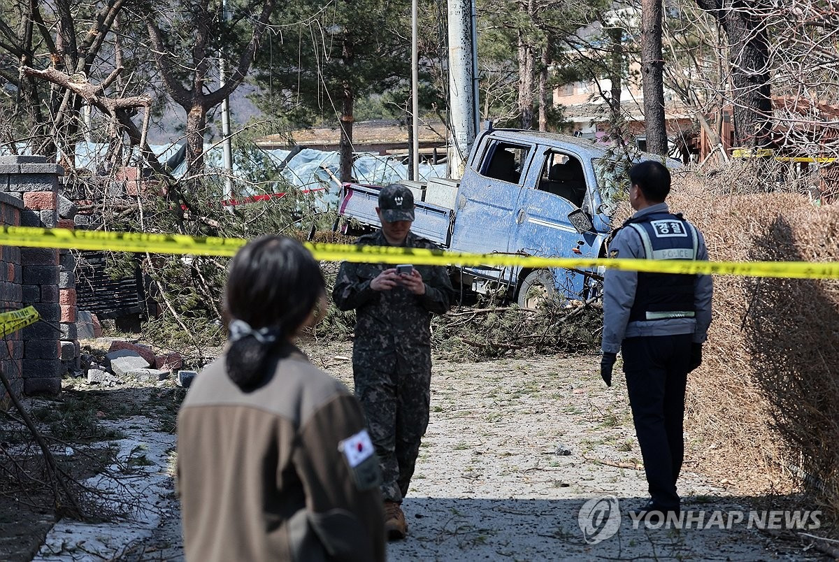 Nhiều ngôi nhà bị hư hại. (Ảnh: Yonhap)