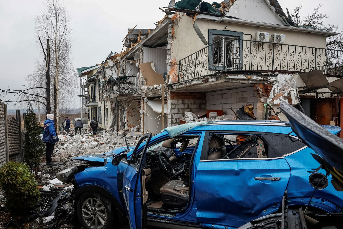 Một số công trình ở Ukraine bị hư hại sau cuộc không kích ngày 19/3 của Nga. (Ảnh: Reuters) Một số công trình ở Ukraine bị hư hại sau cuộc không kích ngày 19/3 của Nga. (Ảnh: Reuters)