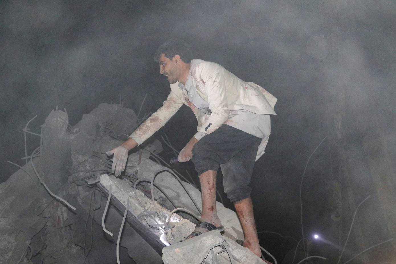 Một công trình ở Yemen bị phá huỷ trong cuộc không kích. (Ảnh: Reuters)