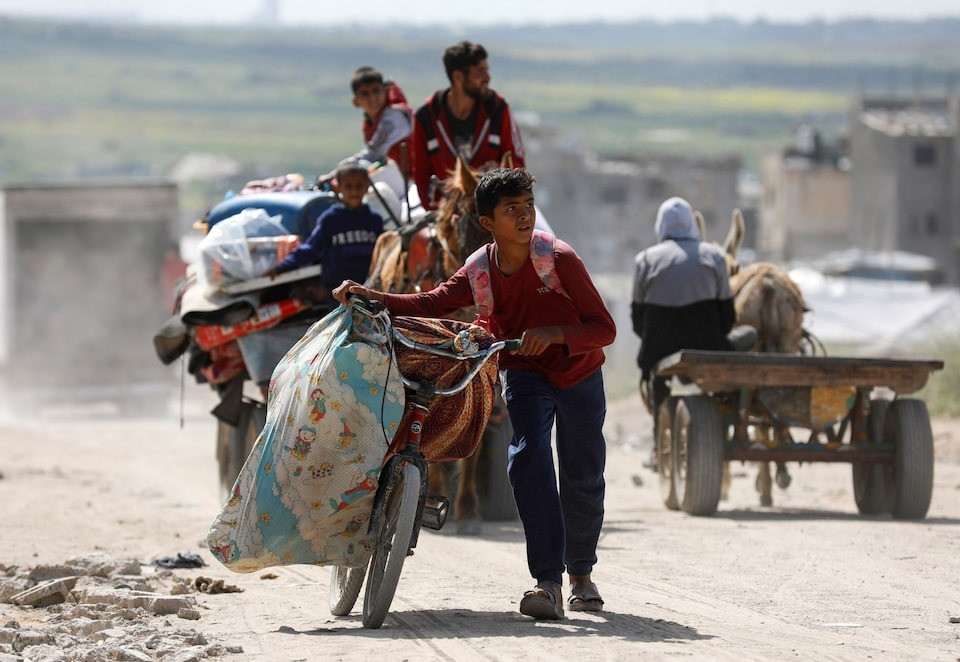 Người dân Dải Gaza sơ tán trước khi Israel nối lại các hoạt động quân sự trên bộ. (Ảnh: Reuters) Người dân Dải Gaza sơ tán trước khi Israel nối lại các hoạt động quân sự trên bộ. (Ảnh: Reuters)