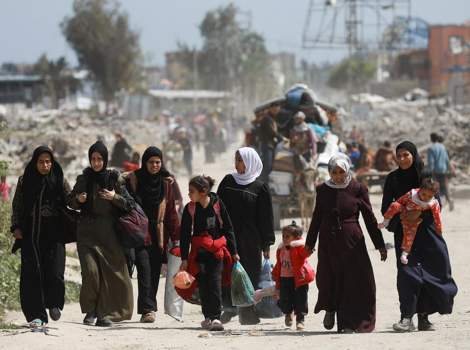 Người dân Dải Gaza sơ tán trước khi Israel nối lại các hoạt động quân sự trên bộ. (Ảnh: Reuters) Người dân Dải Gaza sơ tán trước khi Israel nối lại các hoạt động quân sự trên bộ. (Ảnh: Reuters)