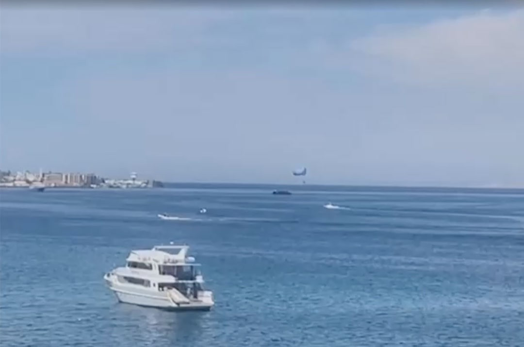 Lực lượng cứu hộ tại hiện trường. (Ảnh: Reuters) Lực lượng cứu hộ tại hiện trường. (Ảnh: Reuters)