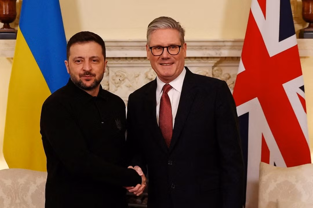 Tổng thống Ukraine Volodymyr Zelensky và Thủ tướng Anh Keir Starmer. (Ảnh: Reuters) Tổng thống Ukraine Volodymyr Zelensky và Thủ tướng Anh Keir Starmer. (Ảnh: Reuters)