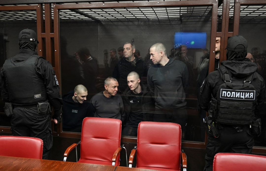 Các thành viên tiểu đoàn Azov hầu tòa tại Rostov-On-Don (Nga) ngày 26/3. (Ảnh: Reuters) Các thành viên tiểu đoàn Azov hầu tòa tại Rostov-On-Don (Nga) ngày 26/3. (Ảnh: Reuters)