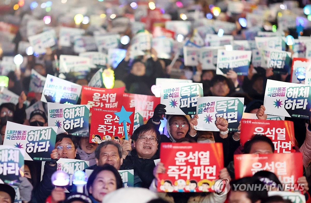 Người dân Hàn Quốc biểu tình kêu gọi bãi nhiệm Tổng thống Yoon ngày 9/3. (Ảnh: Yonhap) Người dân Hàn Quốc biểu tình kêu gọi bãi nhiệm Tổng thống Yoon ngày 9/3. (Ảnh: Yonhap)