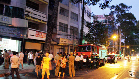 Nhà bốc cháy, khách đến chúc Tết gặp nạn ảnh 1