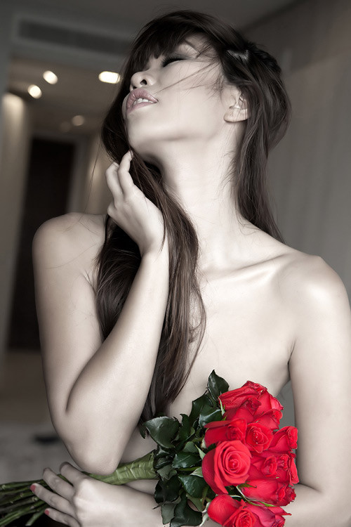 Hà Anh tung bộ ảnh gợi tình mừng Valentine ảnh 1