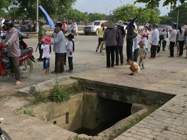 Hố ga không nắp, rình rập tính mạng trẻ em