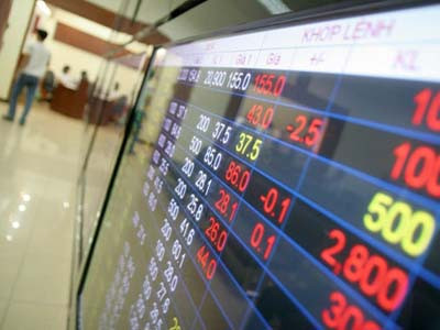 Tiền đâu thu gom cổ phiếu Sacombank, Eximbank?