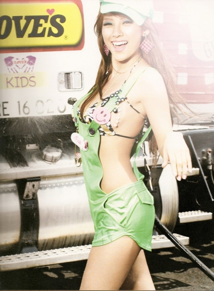 Ca sĩ gợi cảm Lee Hyori đứng thứ 11