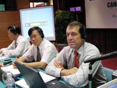 Ông Nguyễn Văn Thuận (giữa) và các chuyên gia luật pháp chia sẻ quan điểm về cải cách thể chế và đơn giản hóa thủ tục hành chính ngày 17/9. Ảnh: VietnamNet Ông Nguyễn Văn Thuận (giữa) và các chuyên gia luật pháp chia sẻ quan điểm về cải cách thể chế và đơn giản hóa thủ tục hành chính ngày 17/9. Ảnh: VietnamNet