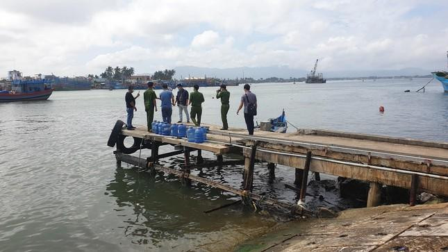 Hiện trường cháu bé 5 tuổi bị ném xuống sông.