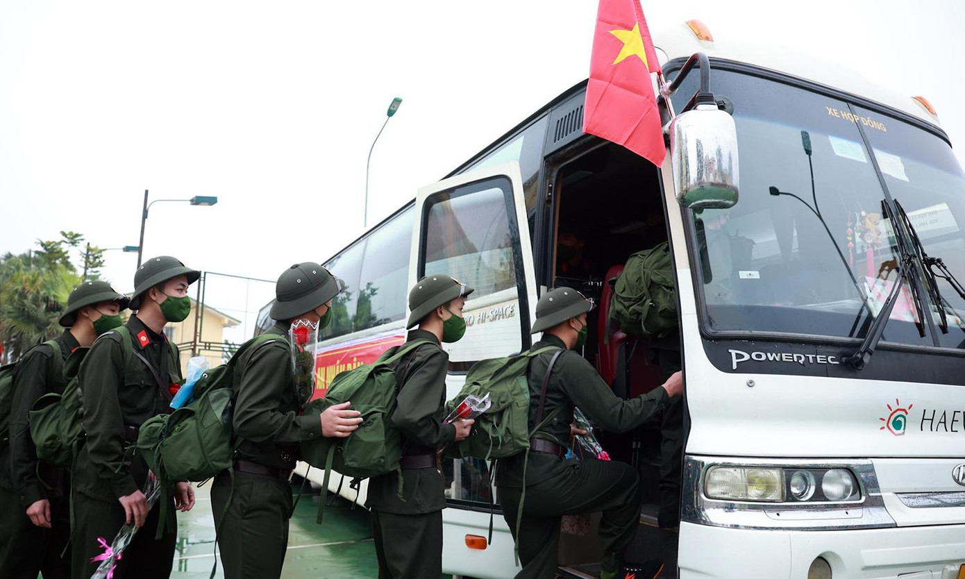 870 thanh niên lên đường tham gia nghĩa vụ Công an nhân dân.