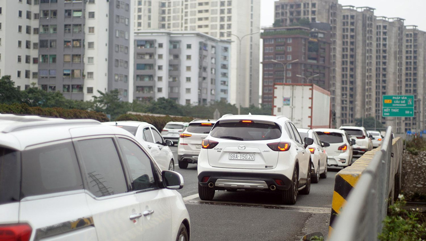 Theo cán bộ Đội CSGT số 14 (Phòng CSGT Hà Nội), cán bộ đội có mặt từ chiều phân luồng giao thông.