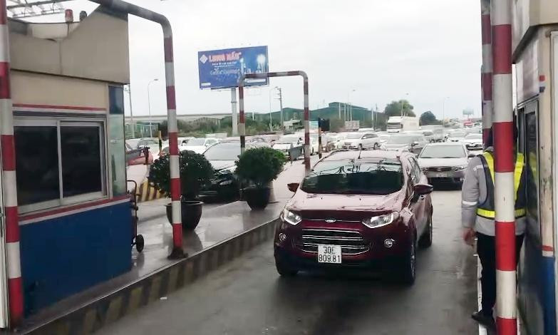 Trạm thu phí cao tốc Pháp Vân - Cầu Giẽ xả trạm ngày mùng 2 Tết.