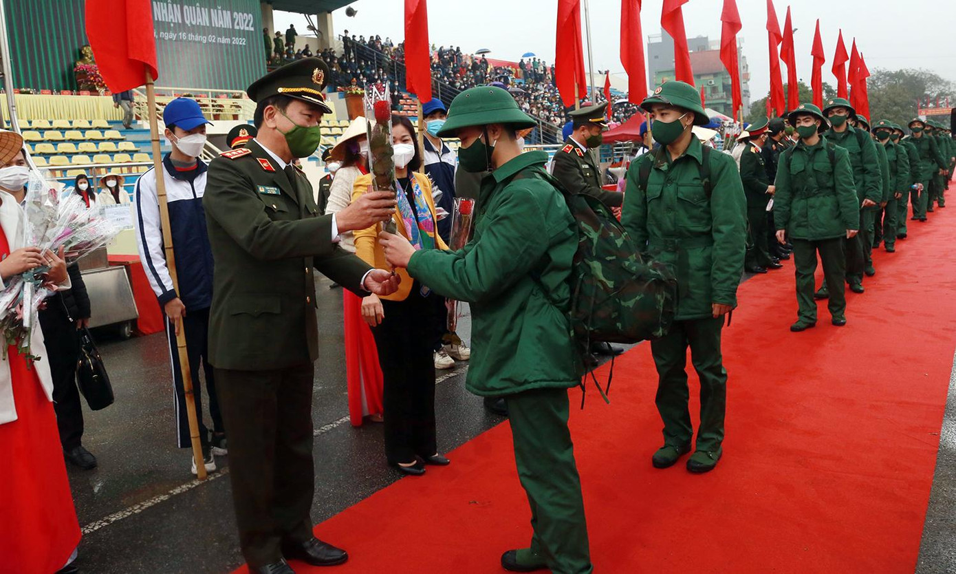 Tại huyện Thanh Trì, Thượng tướng Trần Quốc Tỏ - Thứ trưởng Bộ Công an và bà Nguyễn Thị Tuyến - Phó Bí thư Thường trực Thành ủy tham dự.