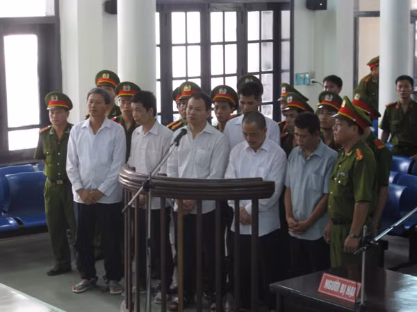 Các bị cáo tại phiên sơ thẩm. Ảnh: Bảo Thắng