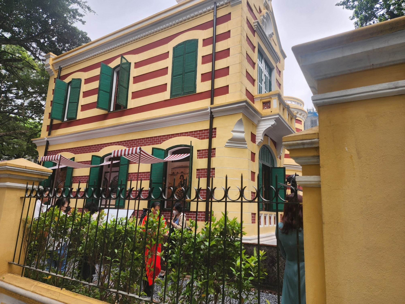 Bên ngoài công trình biệt thự pháp cổ 49 Trần Hưng Đạo Bên ngoài công trình biệt thự pháp cổ 49 Trần Hưng Đạo