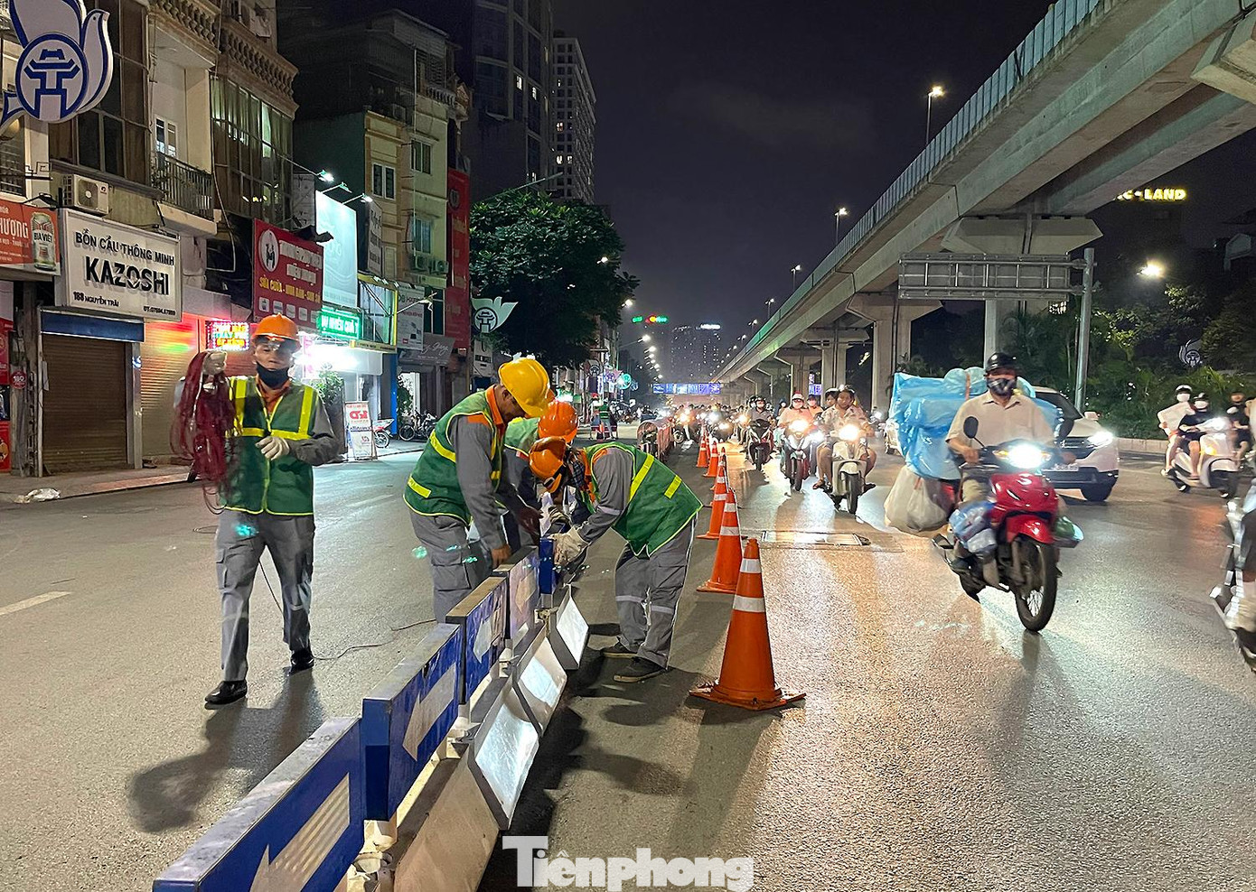 Sau khi phân luồng, 3-4 làn sát dải phân cách sẽ dành cho ô tô. 2 làn sát vỉa hè cho xe máy, xe thô sơ, xe bus