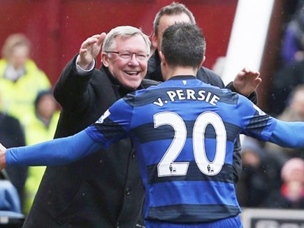 Van Persie ăn mừng cùng thày Ferguson sau khi ghi bàn vào lưới Stoke . Van Persie ăn mừng cùng thày Ferguson sau khi ghi bàn vào lưới Stoke