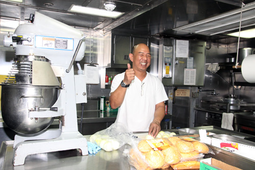 Khu vực vếp với anh đầu bếp vui nhộn. Khu vực vếp với anh đầu bếp vui nhộn