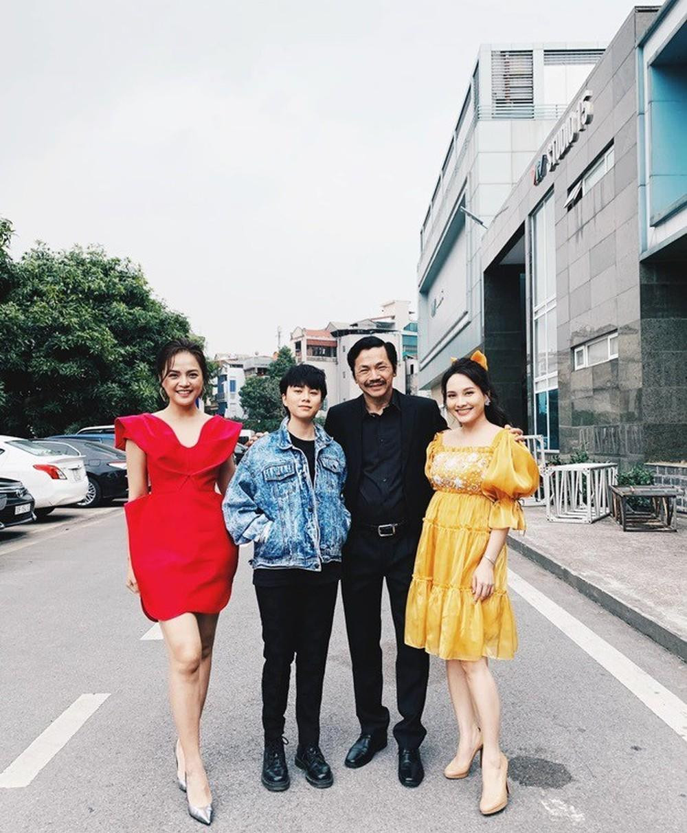 Thu Quỳnh và các bạn diễn "Về nhà đi con".