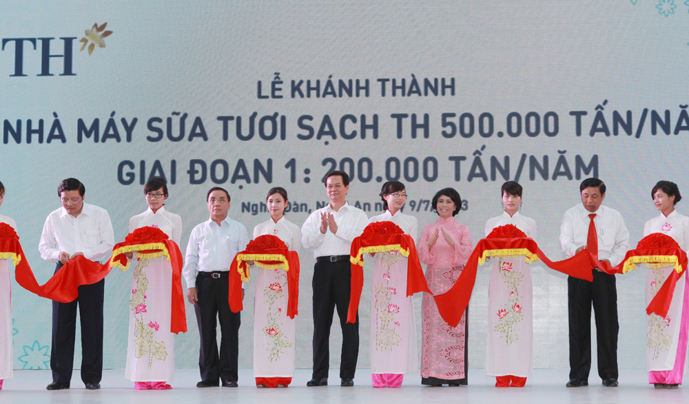 Thủ tướng tham dự Lễ khánh thành nhà máy. Ảnh: Sỹ Lực