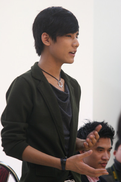 Đăng Khoa tại buổi họp báo kêu gọi mọi người nhắn tin Ảnh: X.T