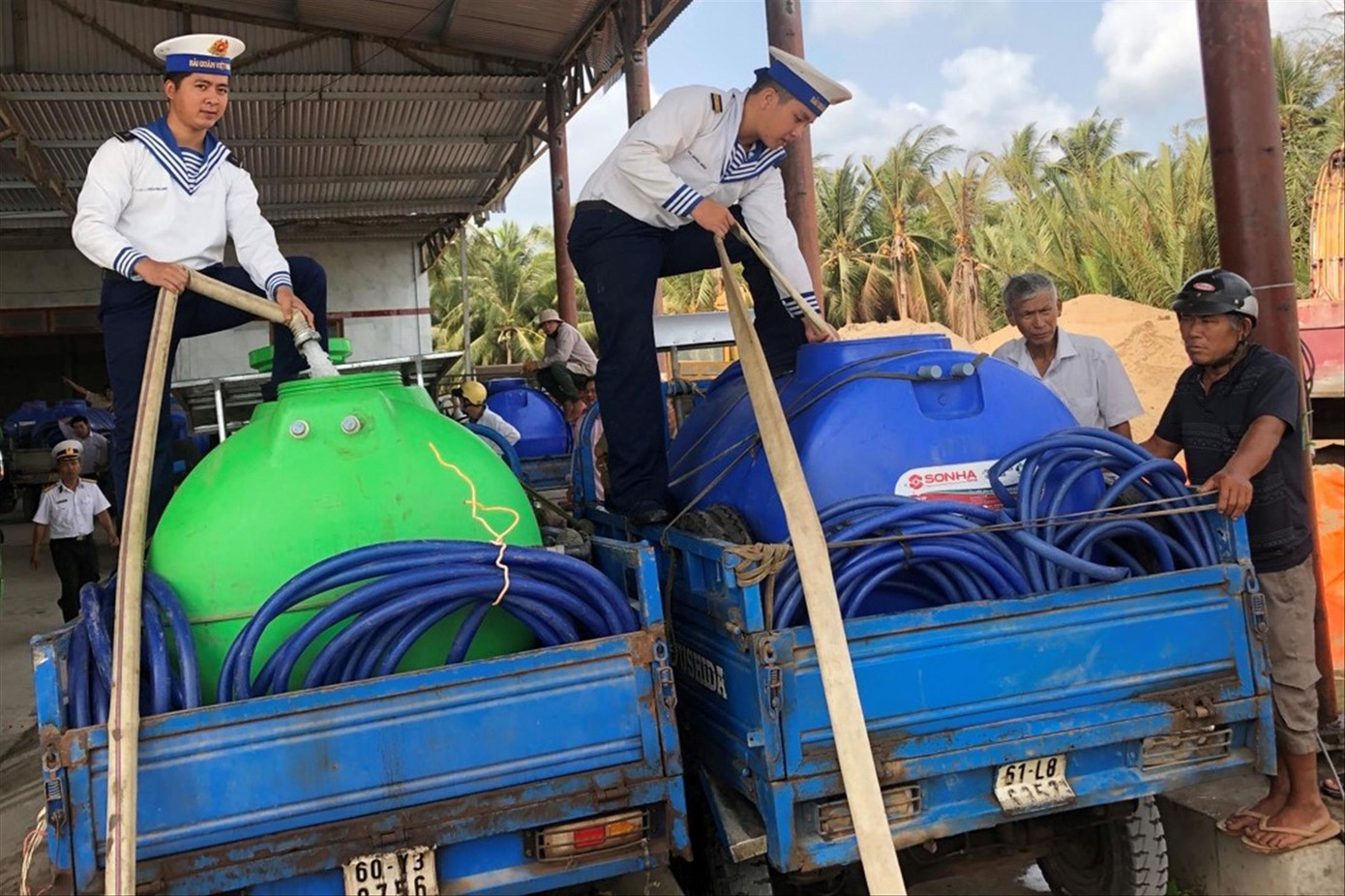Ấm áp tình người giữa dịch COVID-19: Ngàn suất cơm miễn phí tặng người nghèo ảnh 2