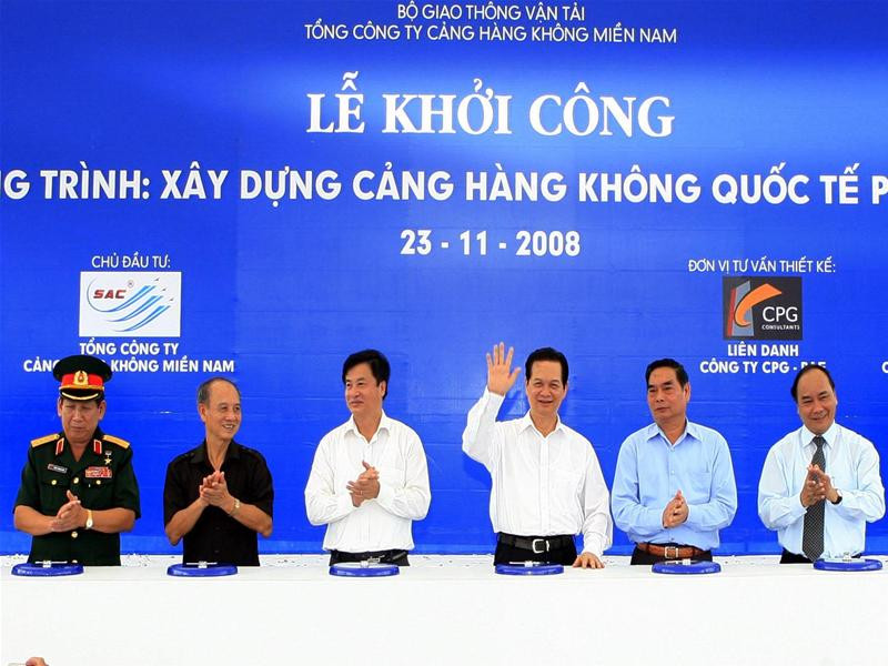 Thủ tướng Nguyễn Tấn Dũng dự khởi công Cảng hàng không Phú Quốc. Ảnh: Đức Tám – TTXVN Thủ tướng Nguyễn Tấn Dũng dự khởi công Cảng hàng không Phú Quốc. Ảnh: Đức Tám – TTXVN