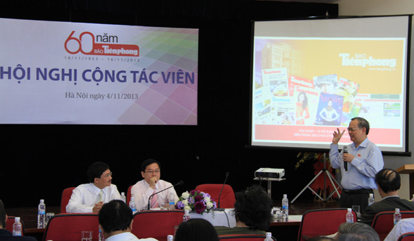 Tiến sĩ Đinh Xuân Thảo góp ý cho báo Tiền Phong. Ảnh: Trường Phong