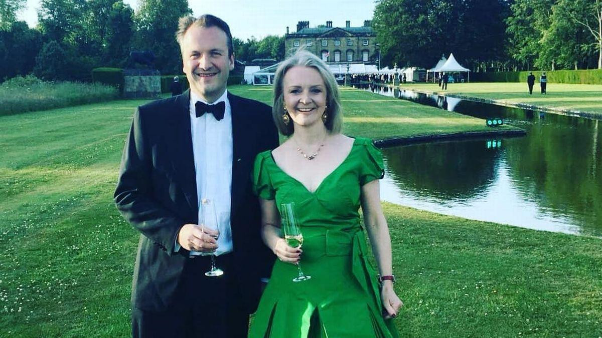 Bà Liz Truss và ông Hugh O'Leary kết hôn năm 2000. Ảnh: Instagram.