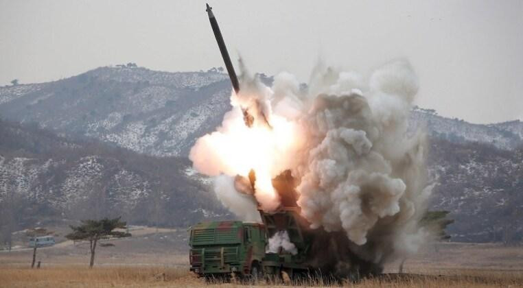 Pháo phản lực KN-09 khai hỏa. Ảnh: KCNA. Pháo phản lực KN-09 khai hỏa. Ảnh: KCNA.