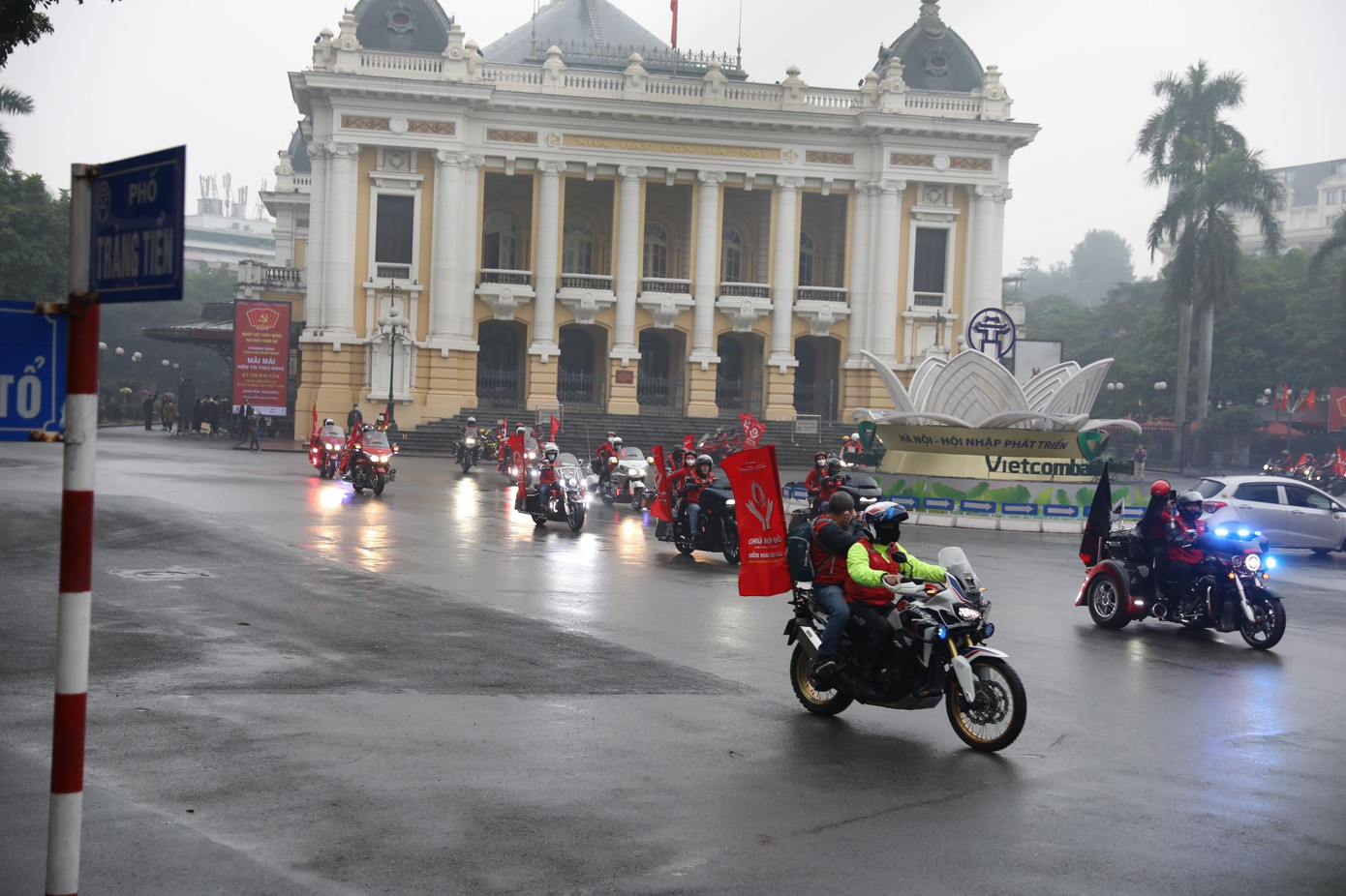 Chủ nhật Đỏ lần thứ XIV chính thức khai hội ảnh 9 Chủ nhật Đỏ lần thứ XIV chính thức khai hội ảnh 9