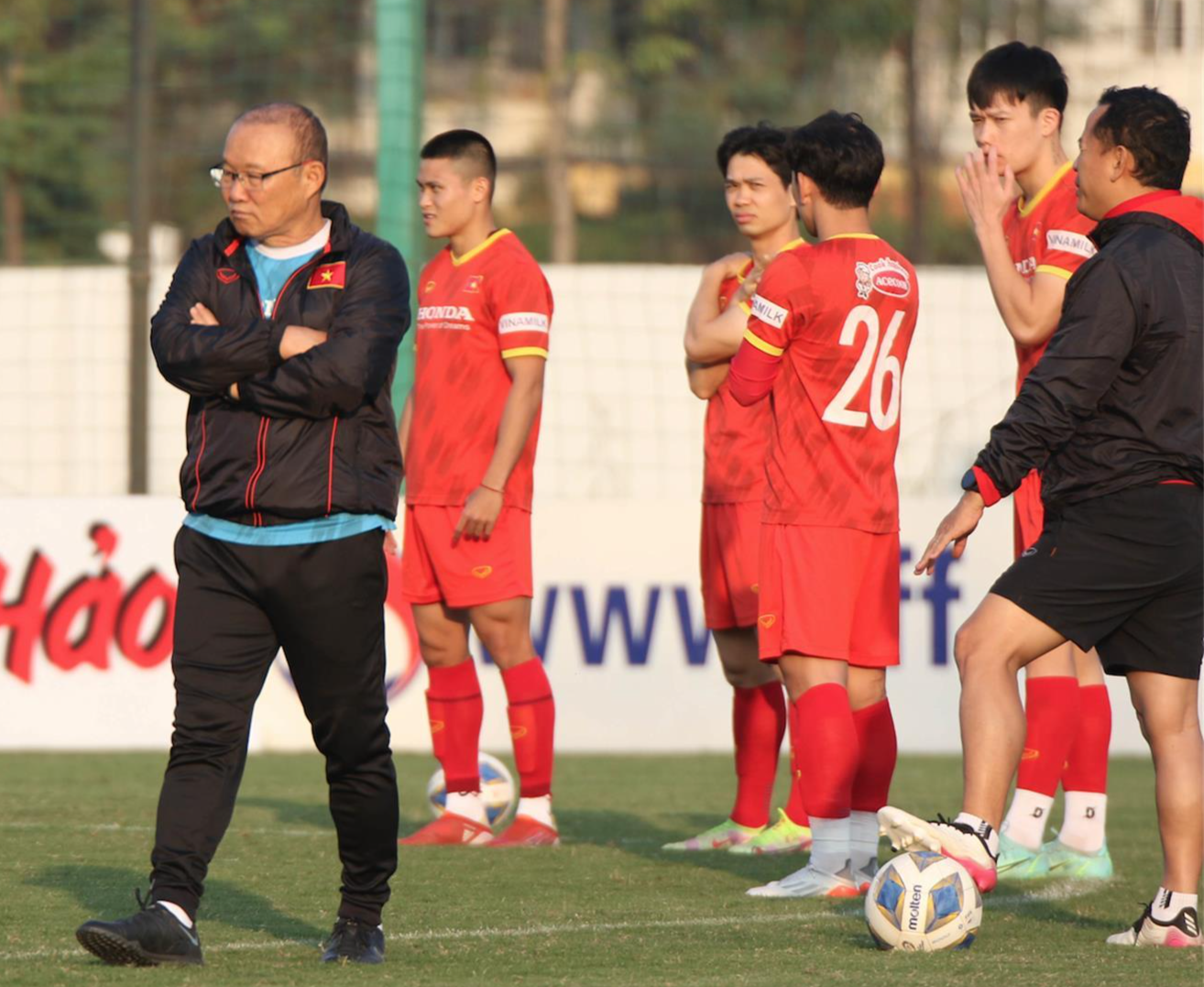 HLV Park Hang-seo gặp khó khăn với mục tiêu đưa đội tuyển Việt Nam giành điểm đầu tiên tại Vòng loại cuối World Cup 2022 khu vực châu Á. Ảnh: Anh Đoàn HLV Park Hang-seo gặp khó khăn với mục tiêu đưa đội tuyển Việt Nam giành điểm đầu tiên tại Vòng loại cuối World Cup 2022 khu vực châu Á. Ảnh: Anh Đoàn